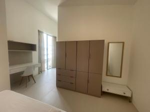 Modern 1-Bedroom Apartment Near Colombo 5 Mall