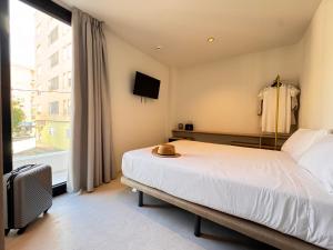 Hugo Beach Hotel & Apartments