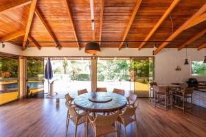 Chácara para grupos a 15 min do GP Motors | Piscina| Quiosque c Churrasqueira| Cervejeira| WiFi | Portaria 24h | Garagem para 6 carros