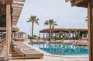 Khroma Luxury Suite 2 Beach front apartment with private mini pool jacuzzi