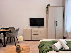 Comfy Apartment next to Main Station Old Town