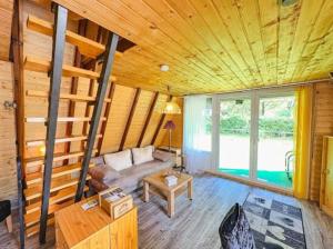 Ebony, kleines Nurdachhaus in direkter Waldrandlage