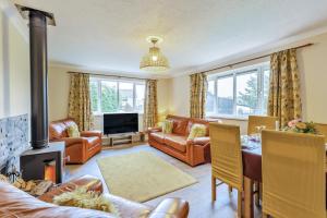 3 Bed in Tenby oc-t26851