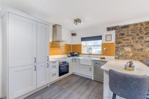 3 Bed in Tenby oc-g26850