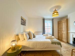 New - Cosy & Stylish City Centre Home - Sleeps 6