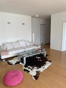 Modern Top Floor Loft, Private Terrace, Near Center & Free Parking