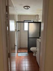 Apartamento com ótimo espaço de frete a praia