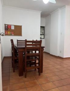 Apartamento com ótimo espaço de frete a praia