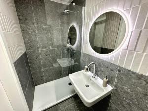 Modern Urban Studio with kitchen