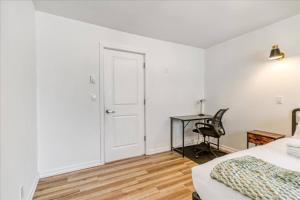Charming 2 Bed 1 Bathroom Escape with Free Parking and WiFi
