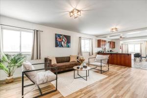 Charming 2 Bed 1 Bathroom Escape with Free Parking and WiFi