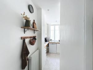 Dreamy floor View of Square Trousseau