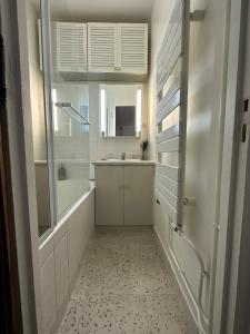 Dreamy floor View of Square Trousseau