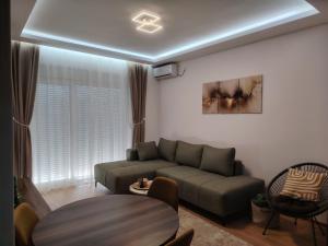 Lux Veritas Near Center FREE PARKING Special April Offer