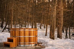Tuthill Treehouse - Secluded Mountain Cabin with Roof Deck & Fire Pit