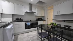 5 Bedroom House by London Airport, Excel and Olympic stadium