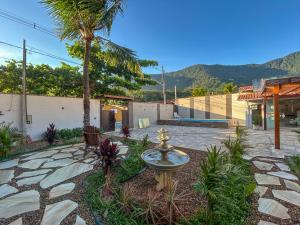 Casa em Maresias para 30 pessoas, 5 suítes e piscina