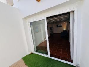 Atlantic Breeze House I Double Rooms at EL CAMPANARIO I 600 meters from Popcorn Beach and 1km from City Center