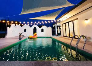 Ipoh Santorini Pool Villa 4BR 15pax by One Life Four Season Guesthouse