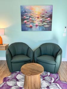 Julies Park Cafe & Motel