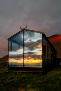 Panorama Glass Lodge WEST