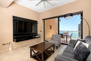 Las Palomas G1002 Luxury Beachfront 1BR, 1 BA for 4