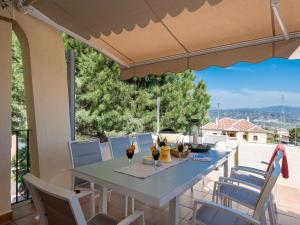 3-bedroom apartment with private garden and terrace