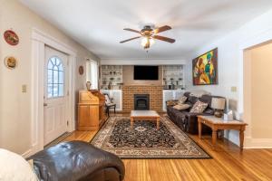 The Paradise House steps from the Heart of Hertel