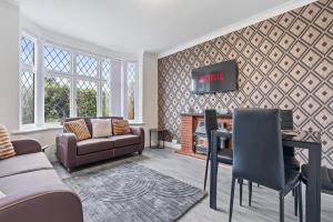 4Bed Serviced Accommodation Near NEC, Airport &JLR