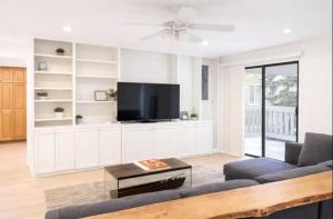 Bright Modern 2BR Walk Everywhere on Capitol Hill