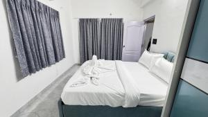 Lavish -2BHK Service Apartment