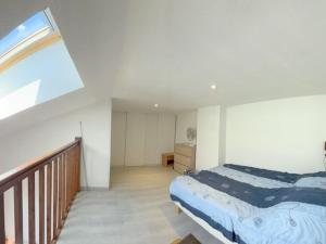 Superbe appart rénové avec clim et balcon à 50m de létang - FR-1-529-218