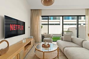 VayK - Modern 4 BD Townhouse with Private Garden in Damac Lagoons