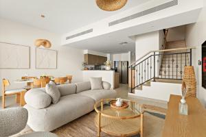 VayK - Modern 4 BD Townhouse with Private Garden in Damac Lagoons