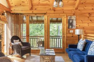 Sereni-Tree Cabin in the Smokey Mountains
