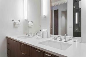 Ski-In Ski-Out Deer Valley - Pool, Gym & Views condo