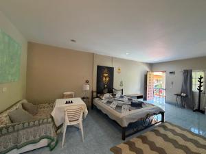 Rustic apartment at YaNui beach
