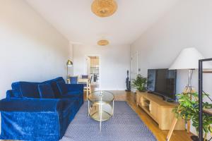 Modern 1BDR Near Heathrow with Parking Amenities