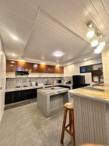 Tori & Gil Master Room