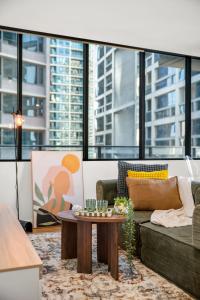Stylish 2BR CBD - Balcony, Pool & Gym