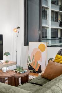 Stylish 2BR CBD - Balcony, Pool & Gym