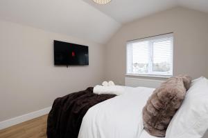 Modern 5 BED House NEW