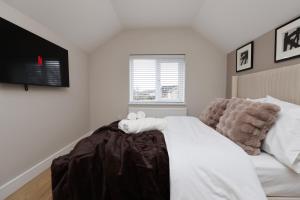 Modern 5 BED House NEW