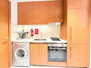 City Glow Comfort Studio - Oasis Pool