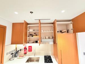 City Glow Comfort Studio - Oasis Pool