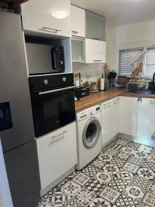 Modern duplex loft near Paris pour séjour professionnel