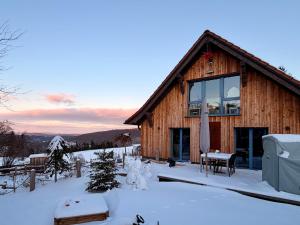 TOP moderne FeWo - Alpakahof zum Himmelreich, traumhafte Lage, Terrasse mit Weitblick, kostenfreier Parkplatz, Nähe Kurklinik, optional Sauna