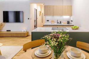 Imperial Residence, 6 Design Apartments 60m2, City Center, Terraces, AC, Parking