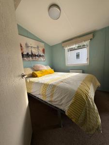 Cosy cabin in Milford on Sea Full Passes included