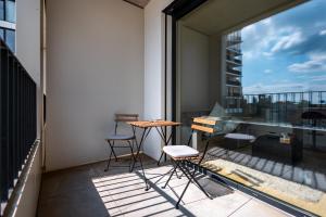 Modern & Minimalistic Apartment - Garage & Balcony